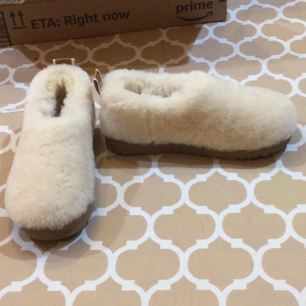 UGG Cream Shearling Slip-On Clog Mules - Picture 3 of 6